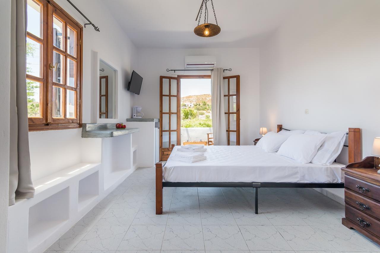 Takiss Rooms Pollonia Bagian luar foto